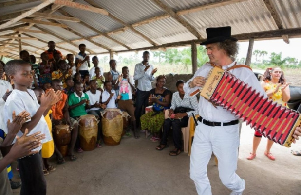 Teatri Senza Frontiere - Spettacolo in Africa